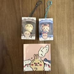 ちいかわ ラッコ 古本屋 キーホルダー シール付き - メルカリ