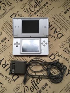 ニンテンドーDS Lite本体+充電器のサムネイル