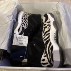 NIKE WMNS AIR JORDAN 11 RETRO AR0715のサムネイル
