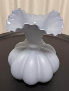 ライトブルーのパンプキン型花瓶のサムネイル