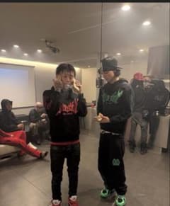 ENDLESS MADE 赤 フーディーのサムネイル