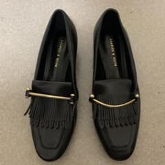 CHARLES & KEITH フリンジローファー ブラックのサムネイル