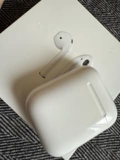AirPods本体 ホワイト 充電ケース付き 第2世代のサムネイル