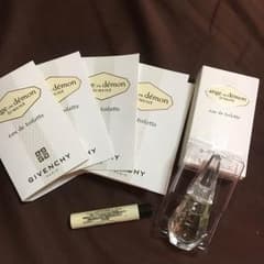 ジバンシィミニ香水♡のサムネイル