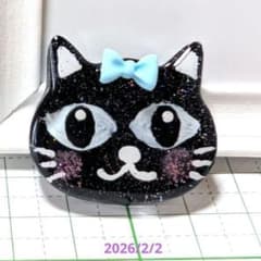 猫（試作） レジンヘアゴム 青リボン フェイスにゃん キョロキョロ