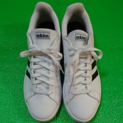 adidas スニーカーのサムネイル