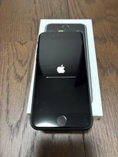Apple iPhone SE第二世代ブラック 本体のサムネイル