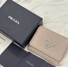【極美品】 PRADA プラダ ヴィッテロ ダイノレザー 三つ折り 財布 ピンク 極美品】 PRADA プラダ ヴィッテロ ダイノレザー 三つ折り 財布 ピンク