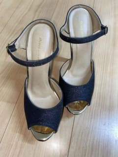 【ほぼ新品】デニム地ウェッジソールサンダル パンプス　ヒールのサムネイル