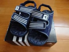 Flowerさん専用♪アディダス キッズ サンダル 14cmのサムネイル