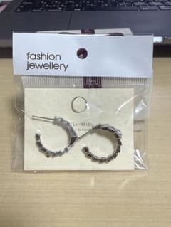 ピアス・フープちピアス シルバー色 ファッションジュエリーのサムネイル