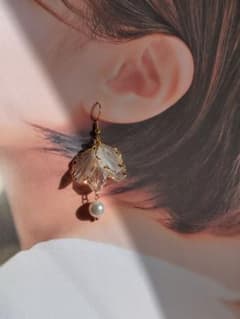 フラワーモチーフ パール調 ピアス ゴールドのサムネイル