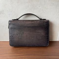 定価35.2万円 ベルルッティ 限定 イタウバワイド スクリットレザー長