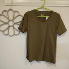 GU♢クルーネックTシャツ♢オリーブ色のサムネイル