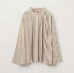 【新品未使用】Powder Satin Pleats Cape Blouseのサムネイル