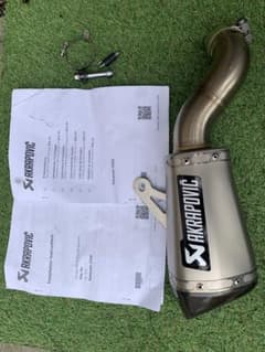 AKRAPOVIC Kawasaki Z900 スリップオンマフラーのサムネイル