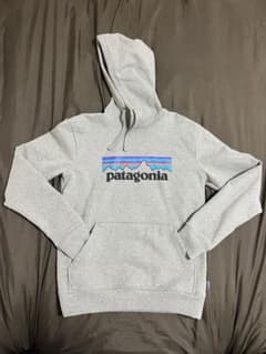 Patagonia パタゴニア　P-6 ロゴ・アップライザルパーカー　XSサイズのサムネイル