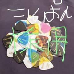 ギター　ピック50枚セットのサムネイル