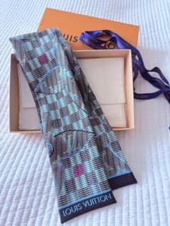 LOUIS VUITTON シルクスカーフ チェック柄のサムネイル