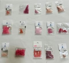 大量！　ビーズ　透明・茶色・ピンクなど　スワロフスキー　ガラス　天然石　アクリルのサムネイル