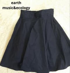 極美品 アースミュージック＆エコロジー タックフレアスカート 濃紺のサムネイル