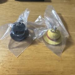 ワンピースめじるしアクセサリー　2個セット（ルフィ、サボ）のサムネイル