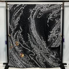 D146 振袖 総絞り 桜刺繍 流水 黒地 正絹 着物 袷 極美品 - メルカリ