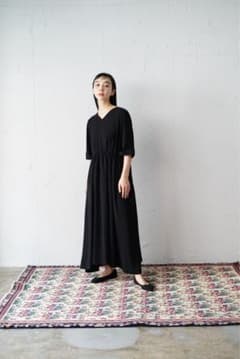 foufou【THE DRESS #11 】Ｖネックギャザーワンピースのサムネイル