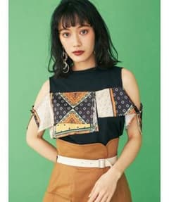【MURUA】ドッキングオフショルダートップスのサムネイル