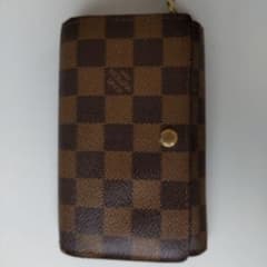 LOUIS VUITTON ダミエ 二つ折り財布のサムネイル
