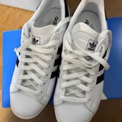adidas スニーカー　箱付き新品未使用　25cmのサムネイル