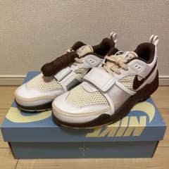 TravisScott×NikeWhite and LightChocolate - メルカリ