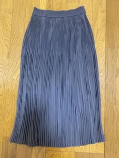 グレー プリーツスカート ウエストゴム仕様　M〜L ミモレ丈　ミディ丈　秋物のサムネイル