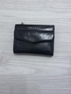 CHARLES & KEITH ブラック二つ折り財布のサムネイル