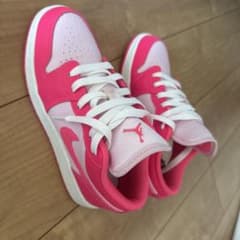 Nike Air Jordan ピンク スニーカーのサムネイル