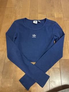 adidasロングニットのサムネイル