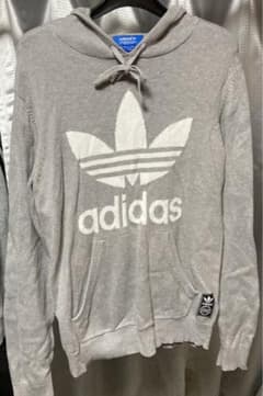 桃*香様 adidas グレー フード付きコットンニットパーカーのサムネイル