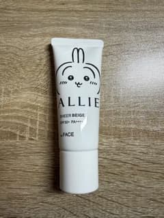 ALLIE クロノビューティーカラーニューニングUV 03 ちいかわ うさぎのサムネイル