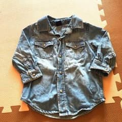 値下げ！babygapデニムシャツ80のサムネイル