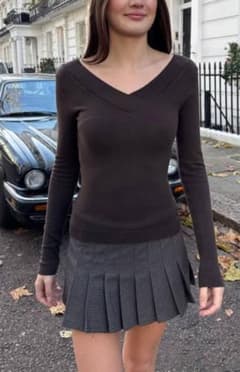 brandy melville Vネックニット ブラウンのサムネイル