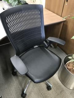 展示品】内田洋行 パルス 本革張り オフィスチェア ブラック - メルカリ