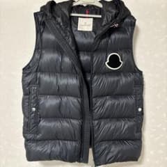 MONCLER ブラック ダウンベスト フード付き　サイズ4(LL)のサムネイル