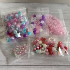 ビーズまとめ売り（ピンク系）／100均中心／ハンドメイドパーツ／詰め合わせ／素材のサムネイル