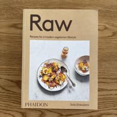 洋書 Raw: Recipes for a modern vegetarian Raw: Recipes for a modern vegetarian - メルカリ