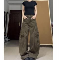 メンズとレディースどちらもいけますレトロ カーゴパンツ ワイドシルエットブラウンのサムネイル