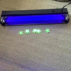 ブラックライトのサムネイル