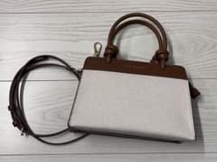 CHARLES ＆ KEITH キャンバスノットハンドルトラペーズトートバッグ 