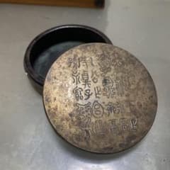 アンティークな入れ物のサムネイル