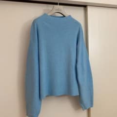 H&Mのボトルネックニットのサムネイル