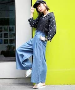 LOWRYSFARM レースアップワイドパンツのサムネイル